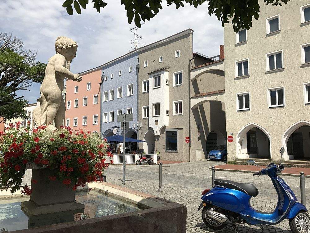 Thumbnail-... AIGNER - hervorragend saniertes Altstadthaus in prominenter Lage mit Ladenlokal und Wohnraum ...