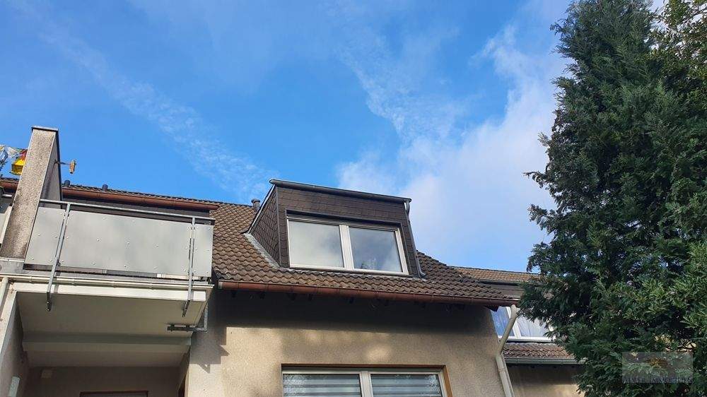 Thumbnail-Renovierte DG-Maisonette mit Balkon, 2 Bädern & großer Spitzboden-Nutzfläche