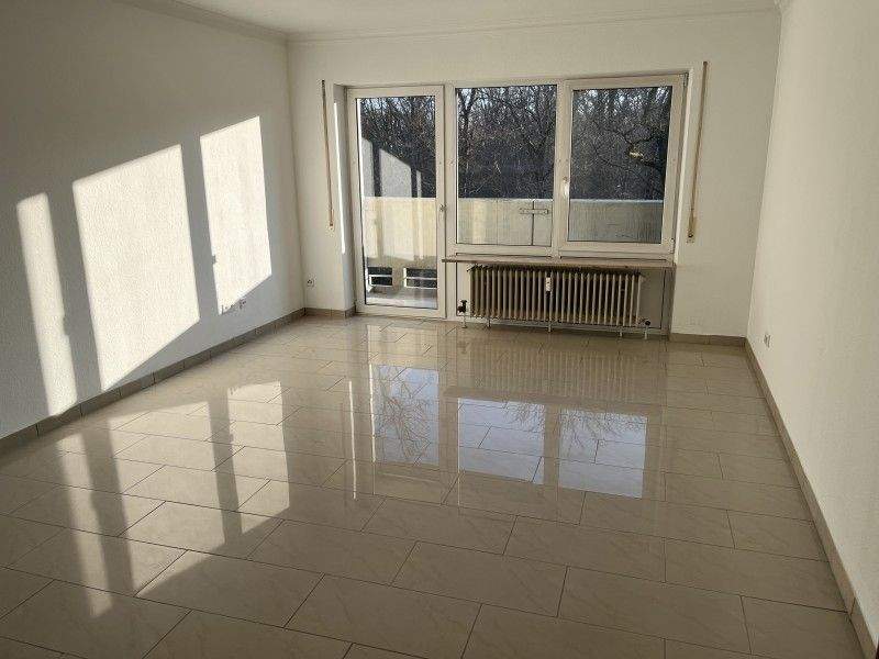 Thumbnail-Sonnige und gepflegte Zwei-Zimmerwohnung - Loggia - Bezugsfrei - Blick ins Grüne - Einbauküche