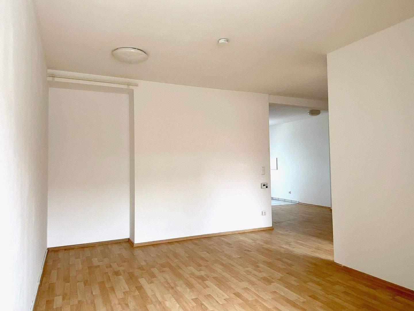 Thumbnail-Helle Dachgeschosswohnung in angesagter Lage (inkl. Küche)