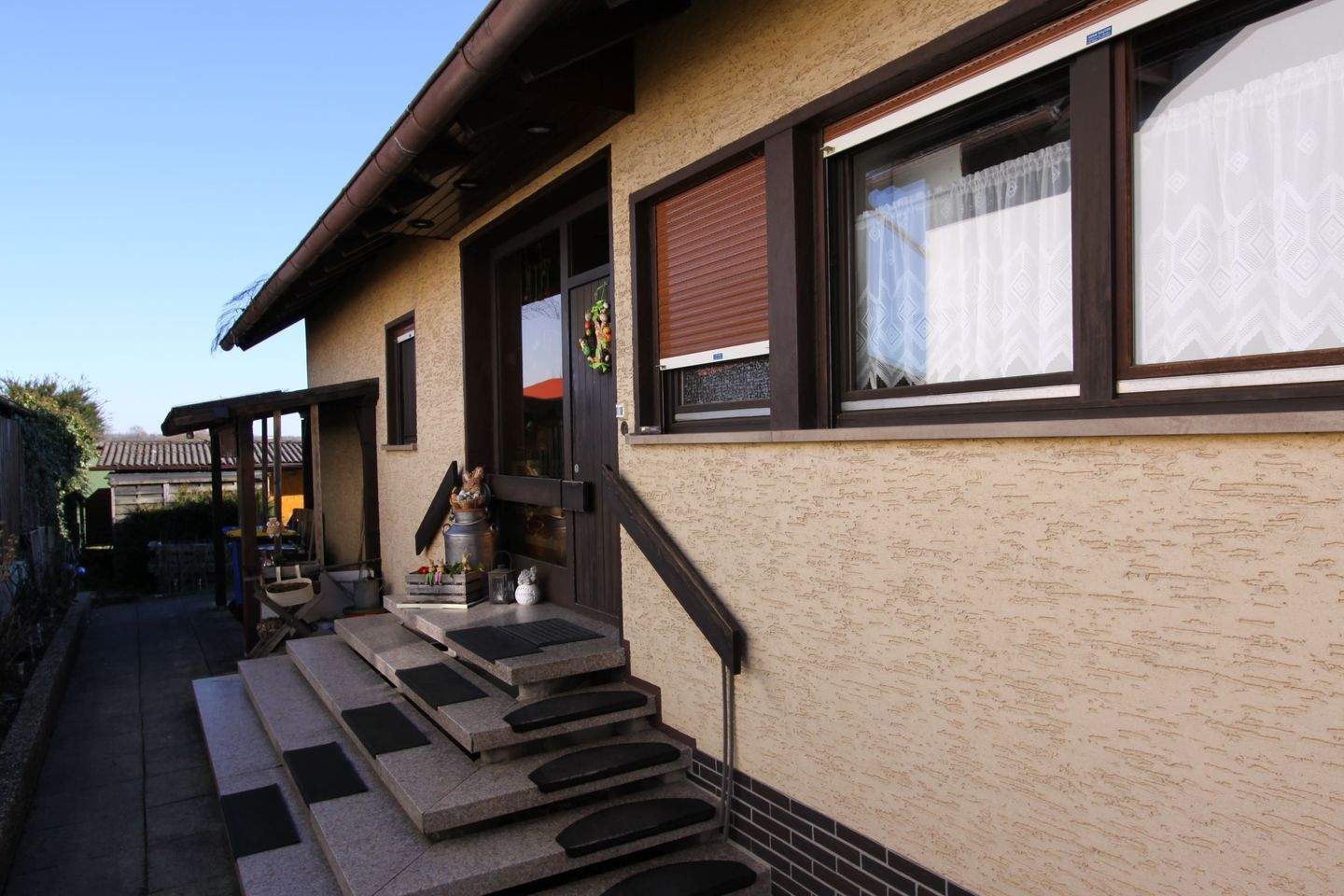 Thumbnail-Wölfersheim: Großzügiges Zweifamilienhaus mit Pool, Gartenhaus & Ausbaupotenzial in Ortsrandlage