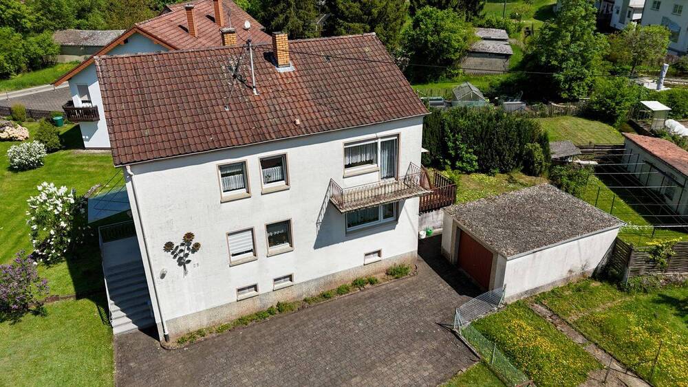 Thumbnail-Einfamilienhaus auf großem Grundstück