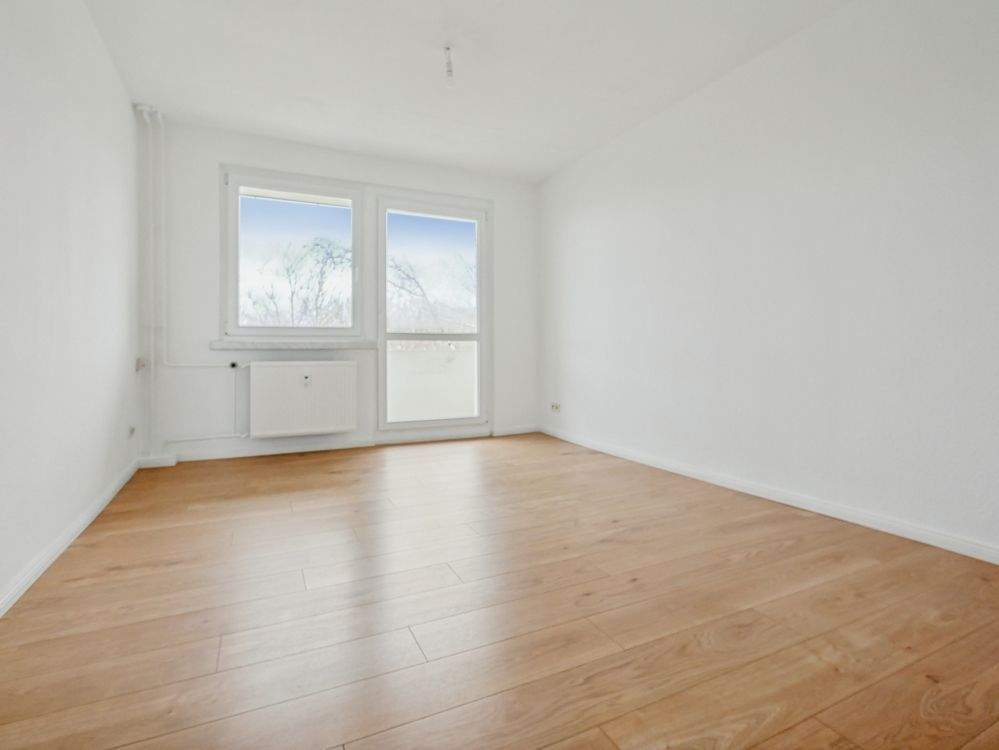 Thumbnail-Eleganz & Gemütlichkeit in Neustadt (Sa.): Helle 4-R-W (74m2) bietet Loggia & naturnahe Lage!