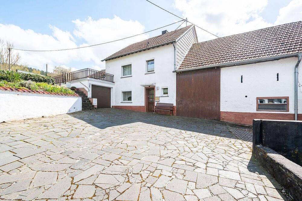 Thumbnail-Einfamilienhaus mit 3 Garagen und Nebengebäude in Rockeskyll