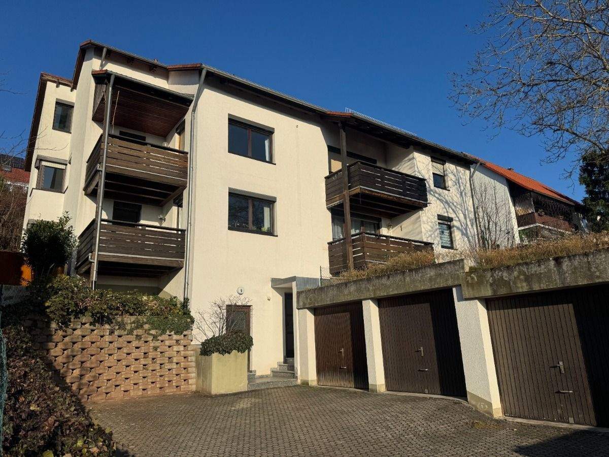 Thumbnail-Helle 3-Zimmer-Wohnung mit traumhaftem Weitblick und Garage zu verkaufen