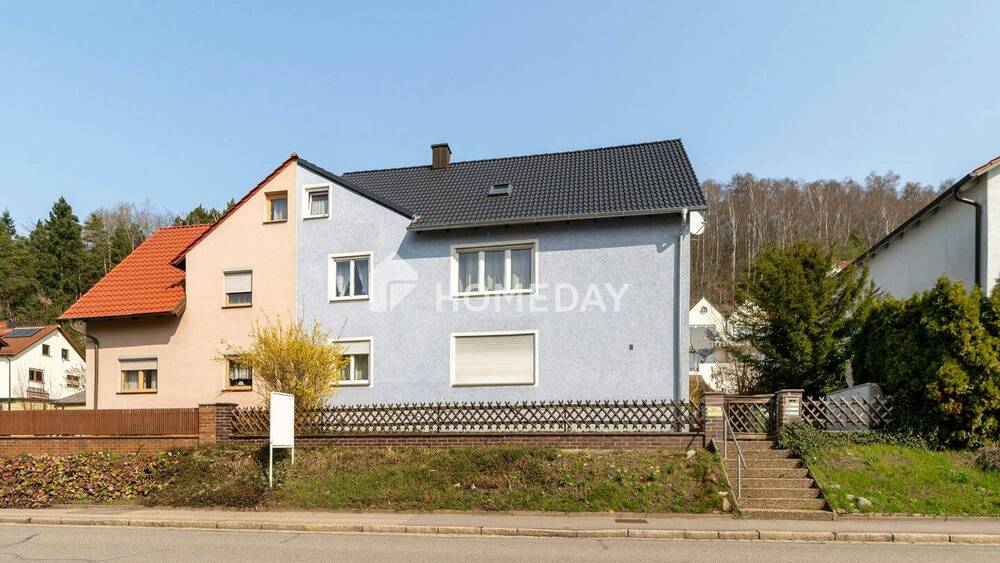 Thumbnail-Attraktives Mehrfamilienhaus mit drei großzügigen Einheiten, Garagen und stabilem Mietverhältnis