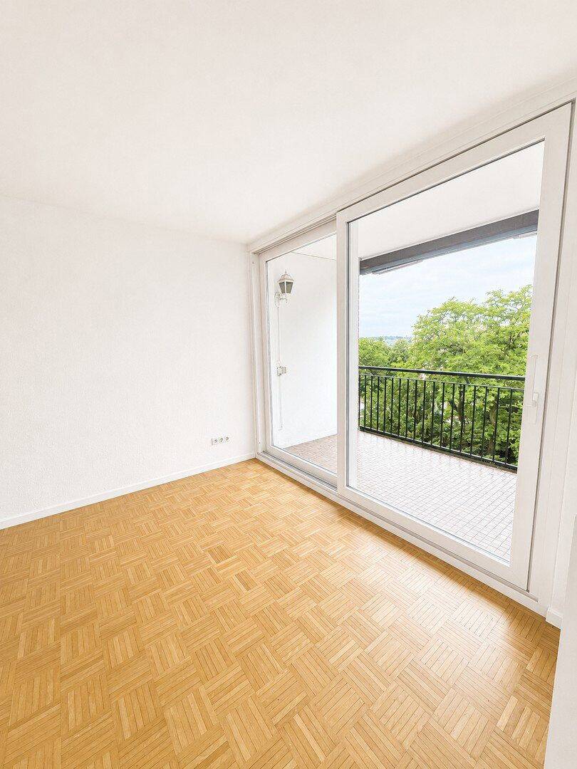 Thumbnail-Frisch renovierte 2-Zimmer-Wohnung mit großem Balkon, neuer Einbauküche und Aufzug in Innenstadtlage