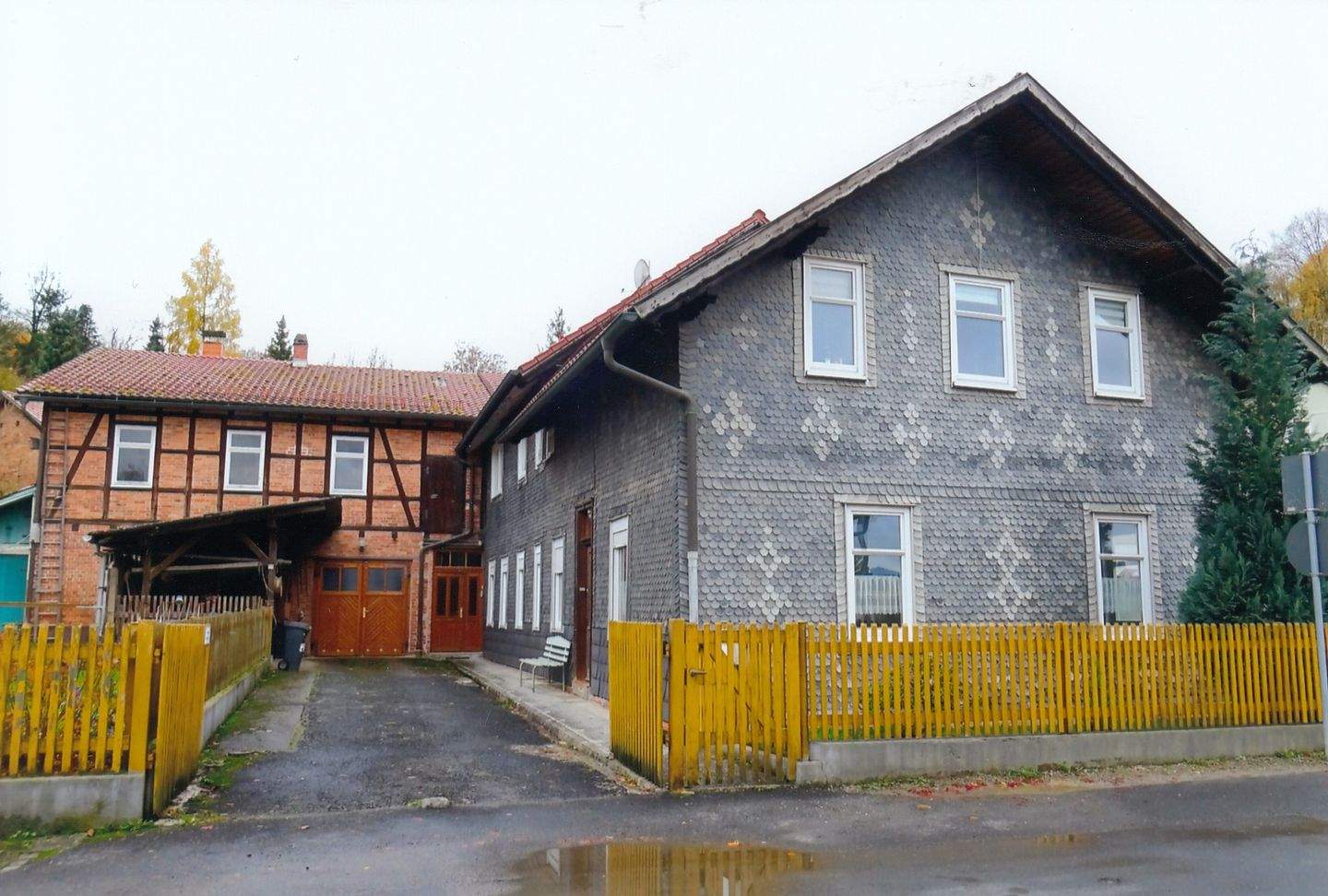 Thumbnail-Modernisiertes geräumiges Wohnhaus in Themar