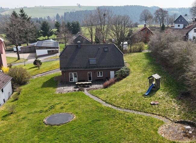 Thumbnail-Modernes, freistehendes Einfamilienhaus in idyllischer Dorflage mit großem Grundstück und Weitblick