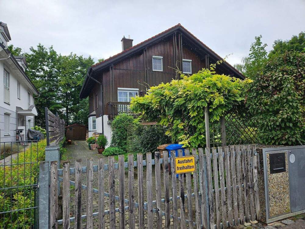 Thumbnail-Familienfreundliches Haus mit Balkon und Terrasse in München Aubing