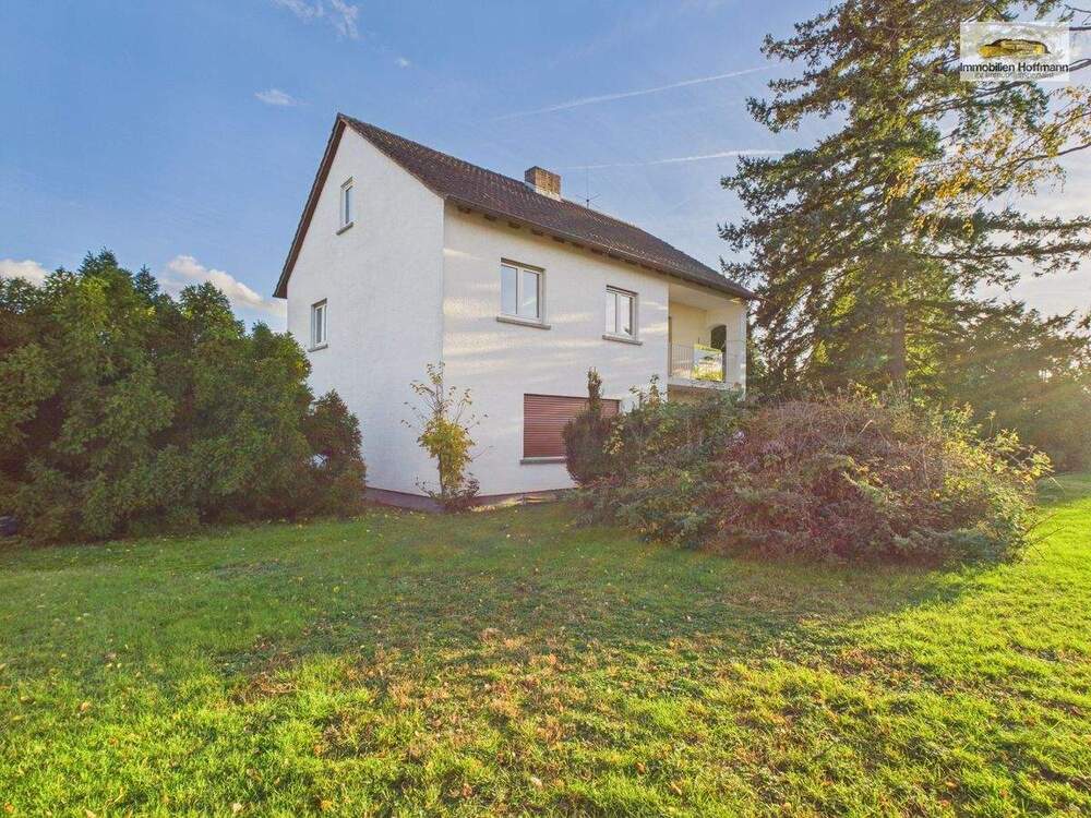 Thumbnail-Großes Familienhaus auf 1.239 m² Parkgrundstück - ca. 185 m² Wfl., 3 Balkone, Terrasse & 2 Garagen