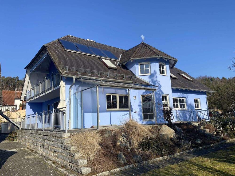 Thumbnail-Großzügige Dachgeschosswohnung mit Balkon und Kaminofenanschluss