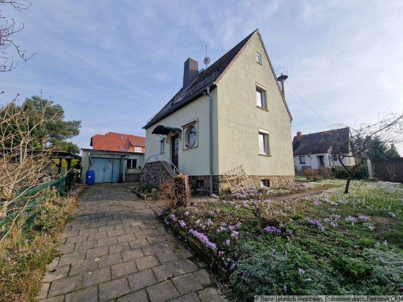 Thumbnail-Freistehendes Haus mit 753 m² Grundstück, Brunnen, Garagen und viel Raum für neue Wohnträume