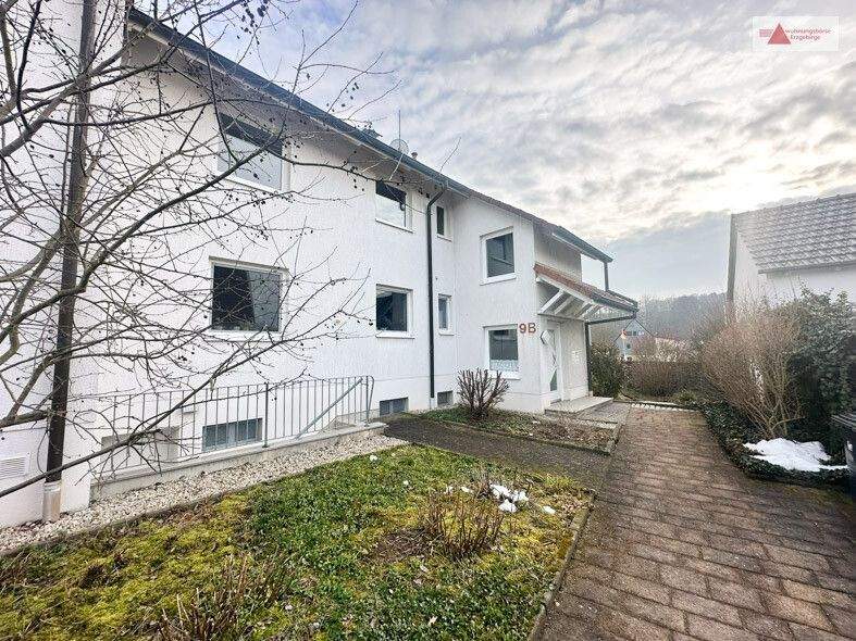 Thumbnail-Frisch renovierte 3 - Raumwohnung mit Balkon und Garage in Glauchau OT Niederlungwitz