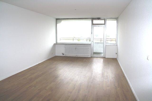 Thumbnail-Frisch renovierte, helle, gut geschnittene 3-Zimmerwohnung mit Balkon in Bonn-Auerberg