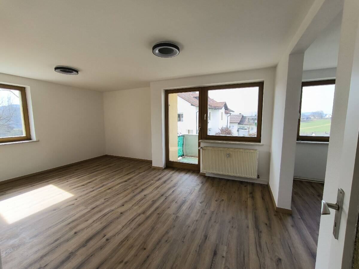 Thumbnail-Attraktive, sonnige 4-Zimmer Wohnung mit Balkon, PKW-Garage, in Regen OT Bürgerholz