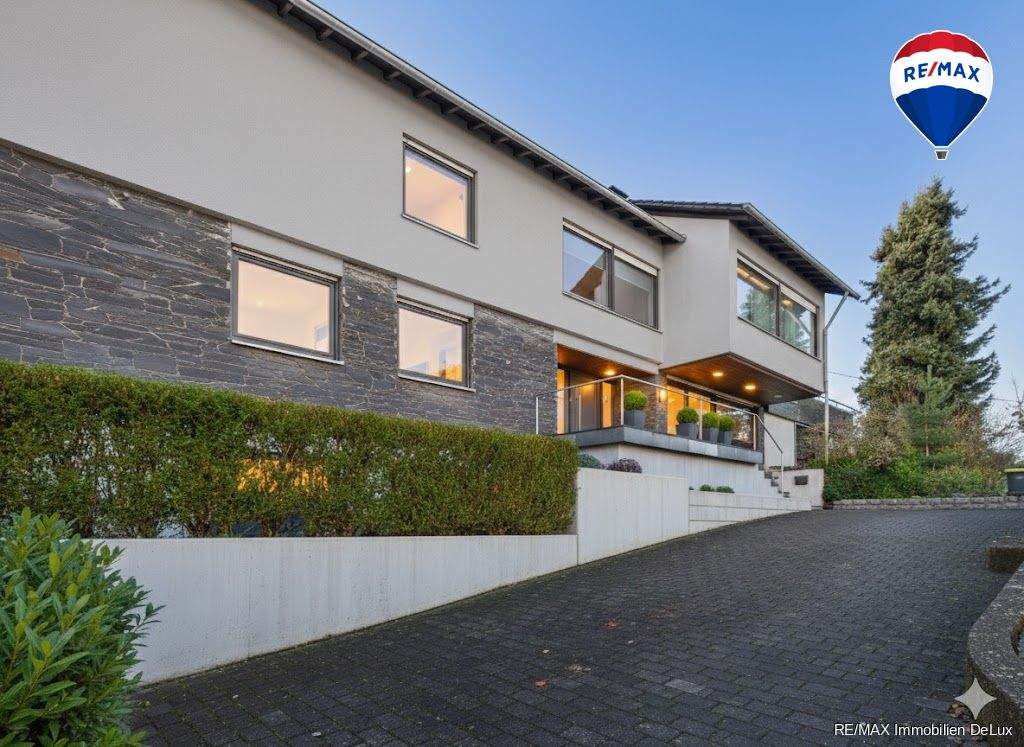 Thumbnail-Wohn- und Geschäftshaus mit Innenpool in ruhiger Lage