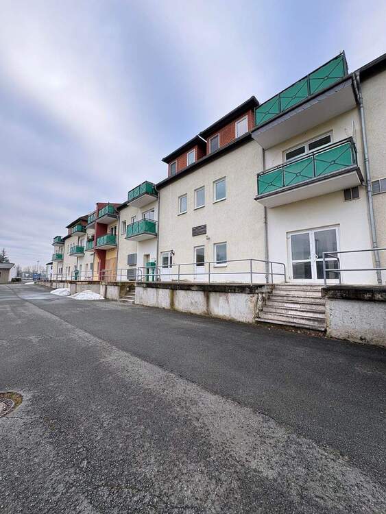 Thumbnail-Großzügige 3,5-Zimmer Wohnung in ruhiger Lage sucht Mieter