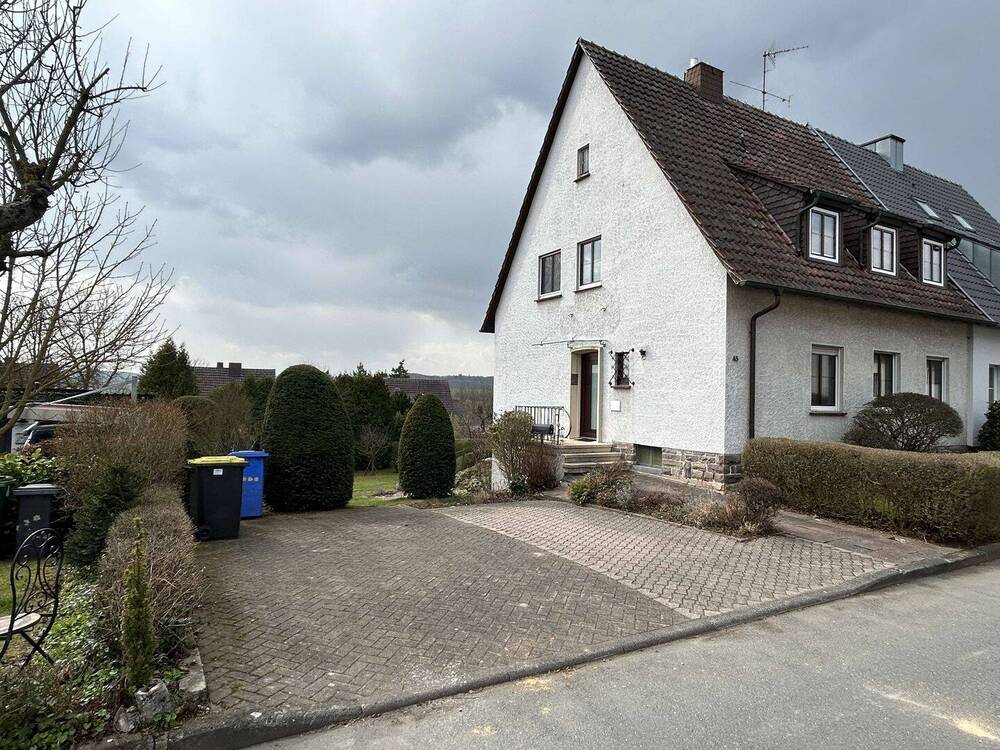 Thumbnail-Solide Doppelhaushälfte mit großzügigem Garten und Entwicklungspotenzial in ruhiger Lage von Warburg
