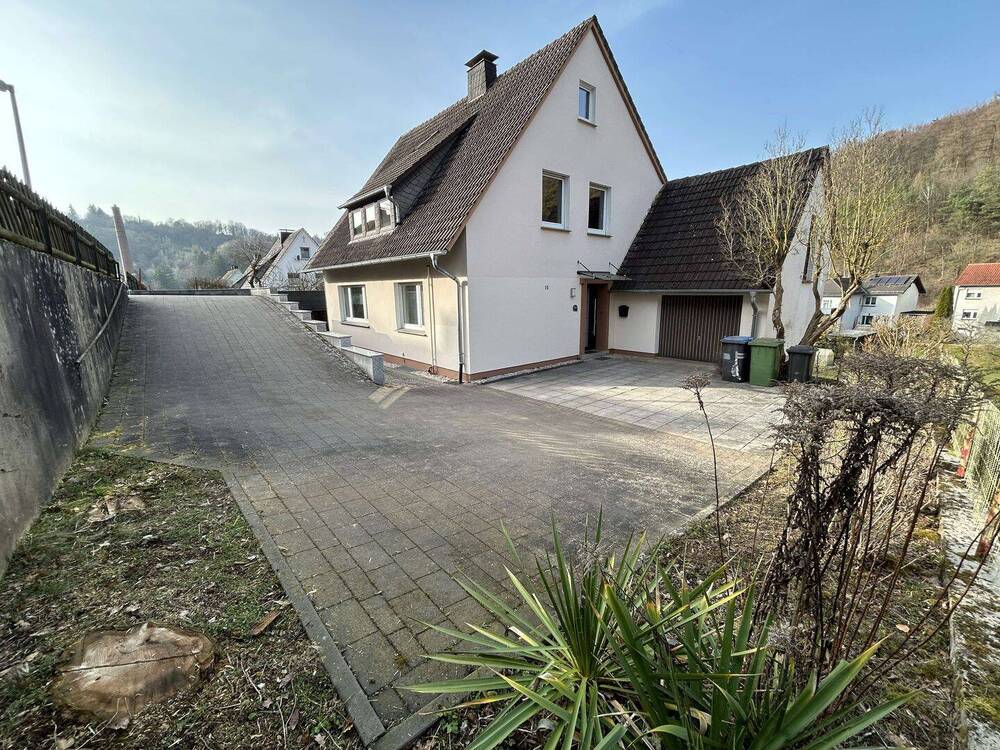Thumbnail-Einfamilienhaus mit Garten und zusätzlichem Baupotenzial in ruhiger Sackgassenlage in Marsberg