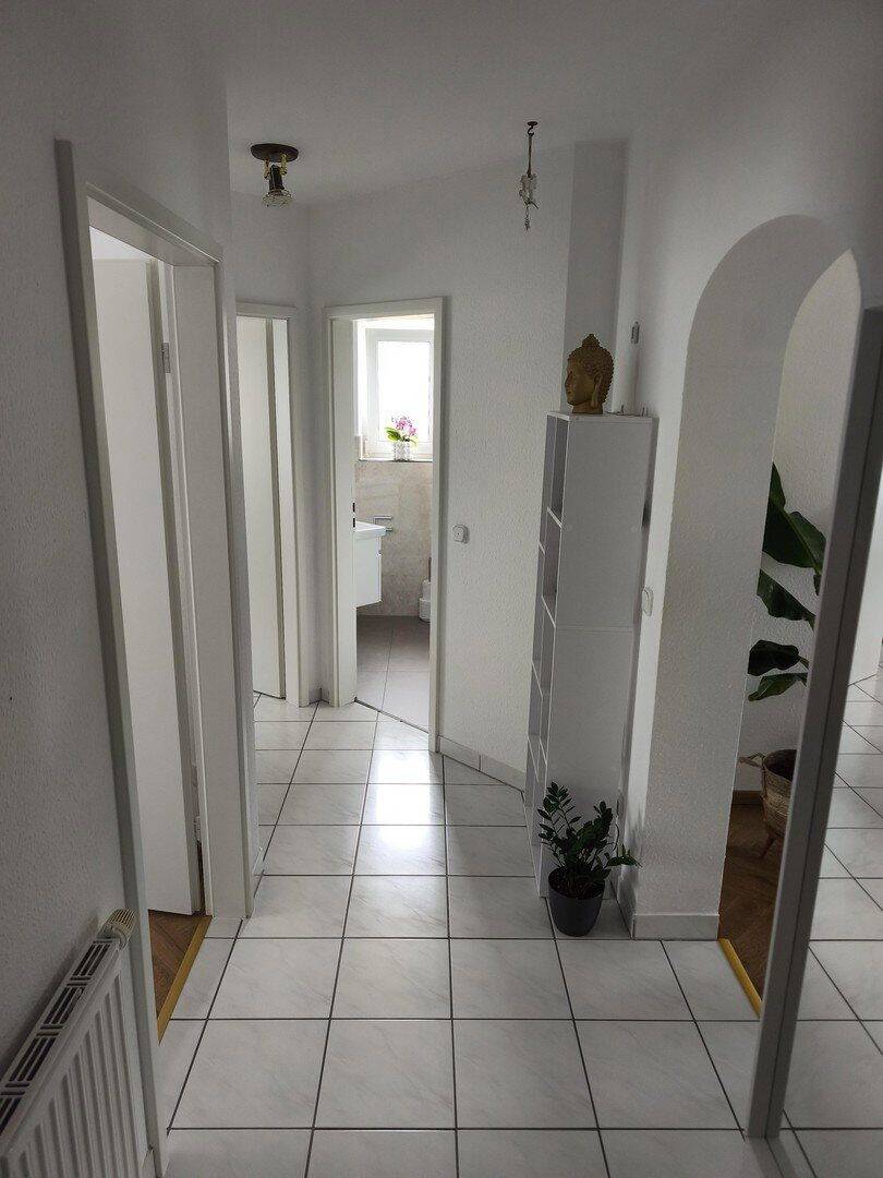 Thumbnail-Helle 2-Zi-Wohnung mit Balkon und Tiefgarage in Sindorf