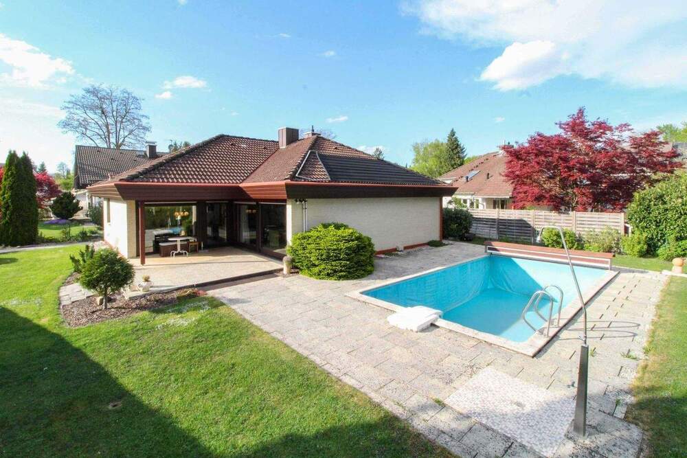 Thumbnail-Familienfreundliches Zuhause mit großem Garten, Pool und Potenzial in ruhiger Lage von Gröbenzell!