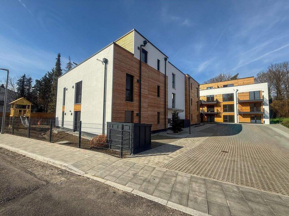 Thumbnail-Große, helle 4-Zimmer-Wohnung mit 2 Süd-Ost-Balkonen nahe Karlsfelder See