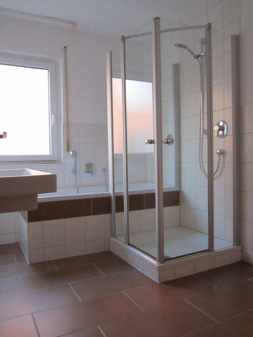 Thumbnail-Zentrale sonnige 4,5-Zimmer-Wohnung mit großem Balkon 1. OG in Herrenberg Ziegelfeld von privat