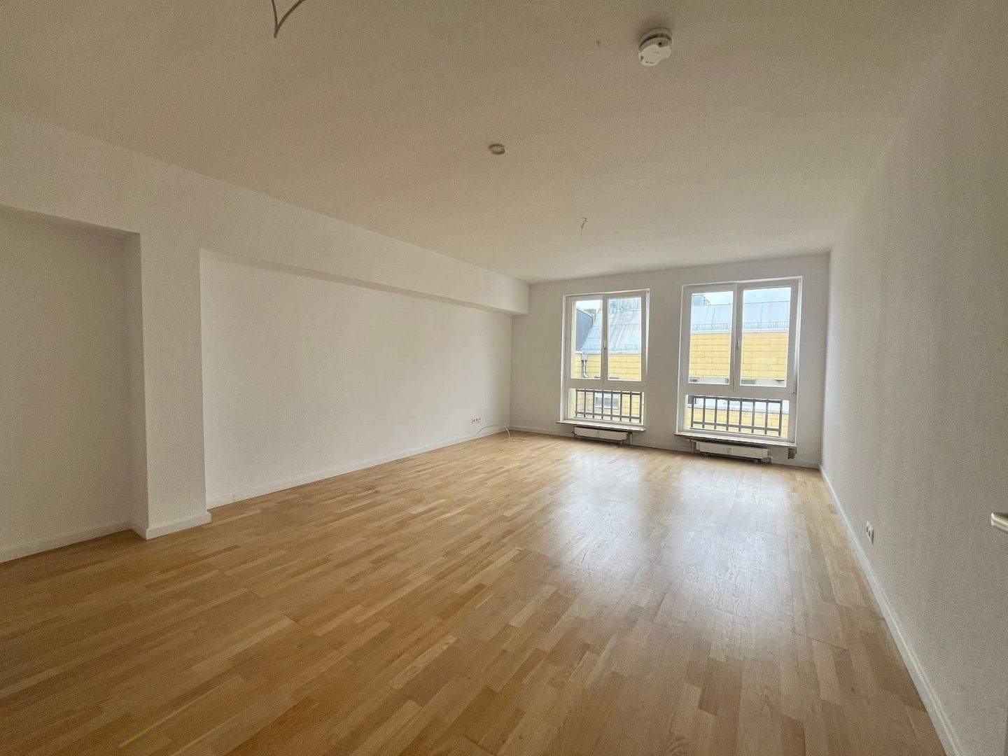 Thumbnail-Erste Kaltmiete schenken wir Ihnen**2 Zimmer Maisonette im Stilvollen Altbau nähe Wilhelmsplatz