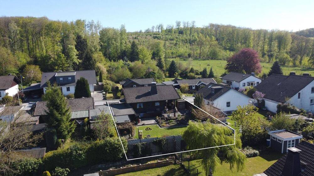 Thumbnail-Sehr gepflegtes Holzblockhaus mit Sauna, Kamin & idyllischem Garten am Naturpark Arnsberg Wald