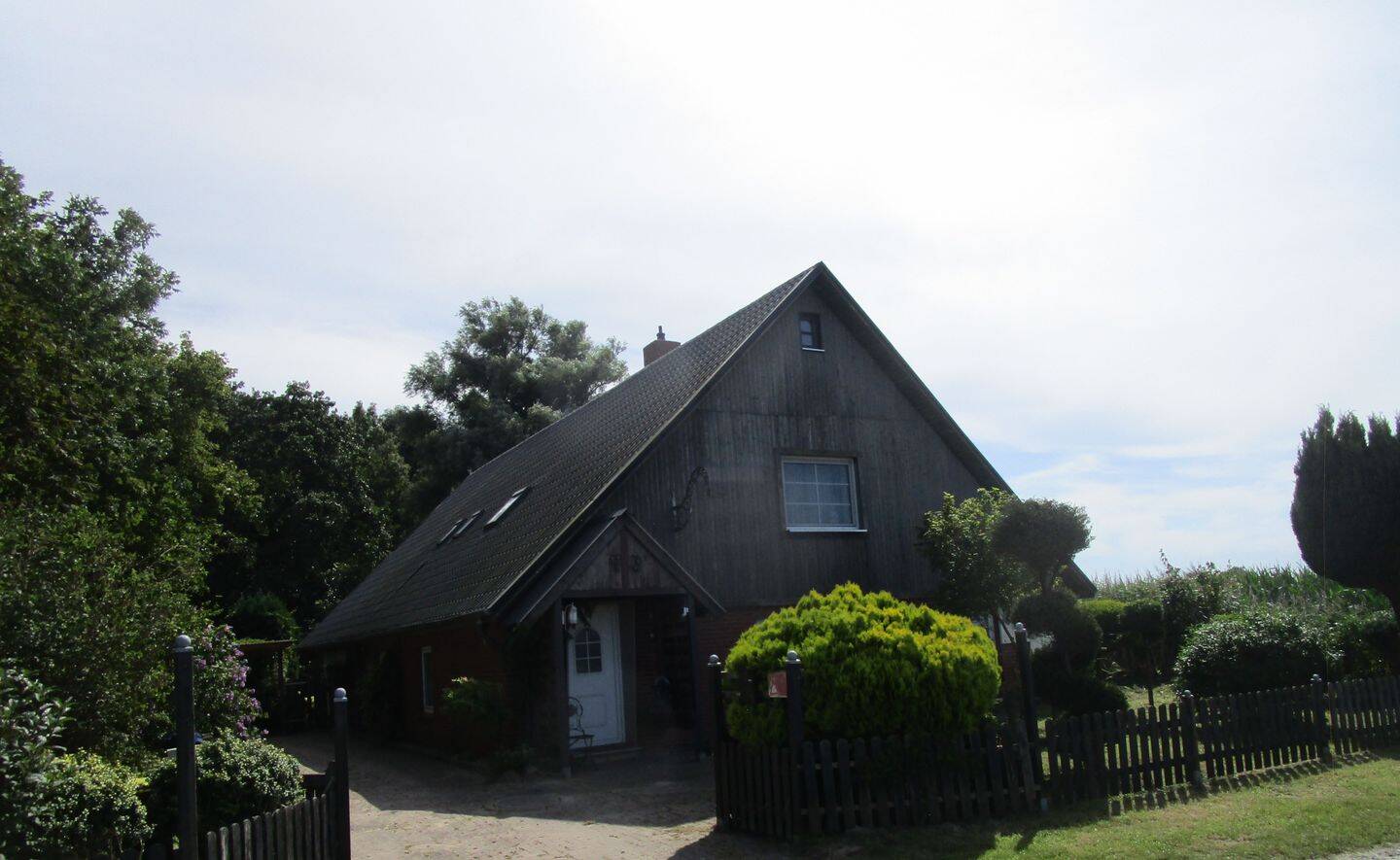 Thumbnail-Belum bei Nordseebad Otterndorf Ein - Zweifamilienhaus mit Nebengebäude sowie Carport und kleiem Waldgrundstück.
