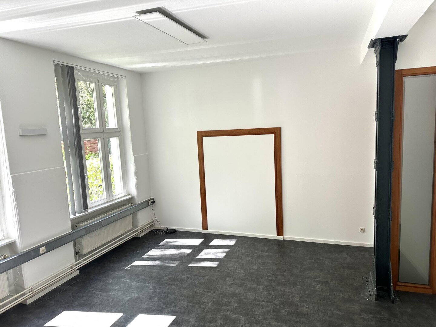 Thumbnail-Schönes helles Büro mit Gartenblick und eigner Toilette und incl. Strom ...
