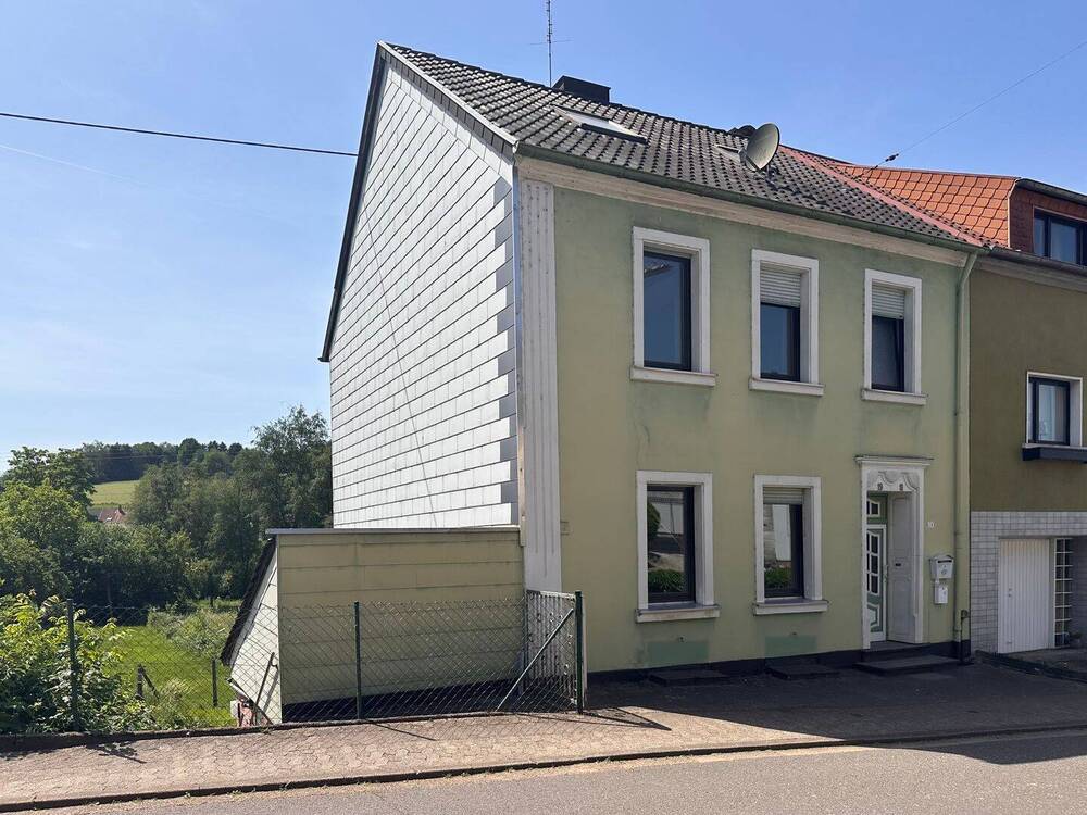 Thumbnail-Preiswertes Familienhaus mit Garten!