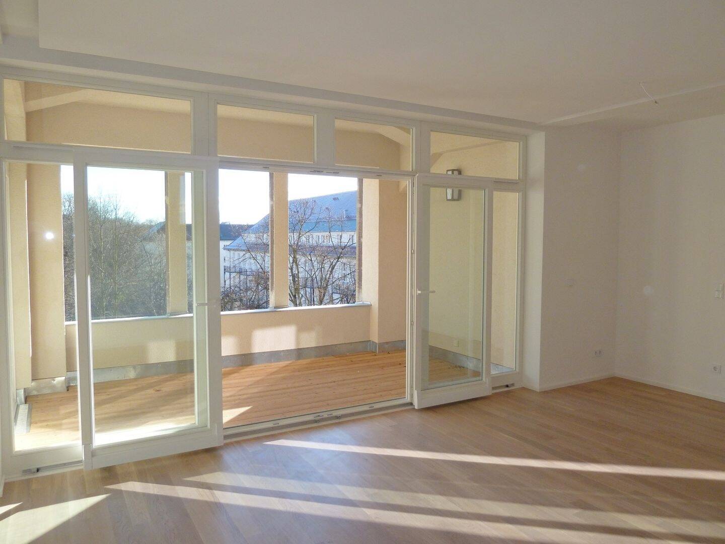 Thumbnail-Exklusives Investment: Modernisiert in 2015 !! 3-Räume mit Loggia und TG-Stellplatz im 