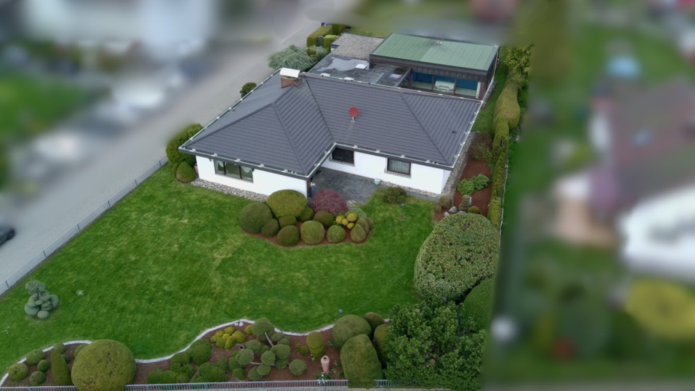 Thumbnail-Ein Rückzugsort der Extraklasse - Stilvoller Bungalow mit Indoorpool auf traumhaftem Grundstück in Neuhausen