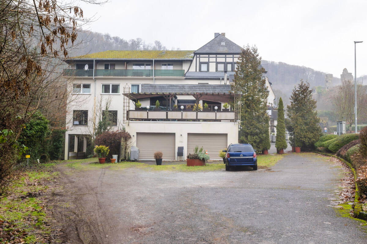 Thumbnail-Wohn- und Geschäftshaus in Altwied: 8 Wohnungen, Gewerbe und viel Entwicklungspotenzial