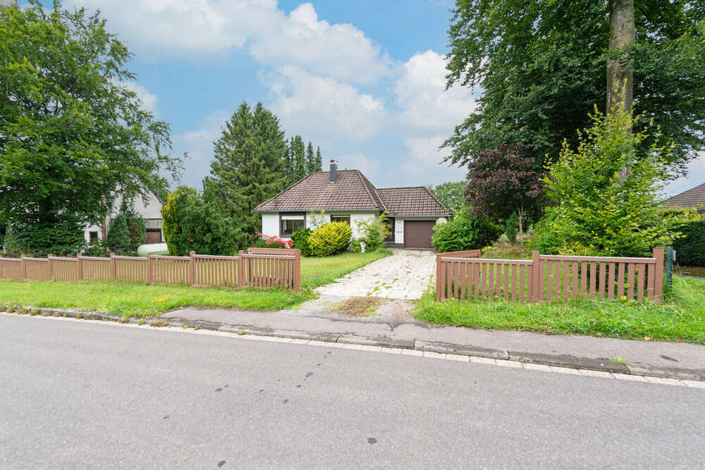 Thumbnail-PHI AACHEN - Charmantes Wohnhaus mit Garage und Potenzial auf großem Grundstück in Monschau-Höfen!