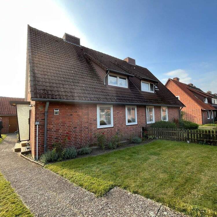 Thumbnail-Kleine solide Doppelhaushälfte mit großem Garten