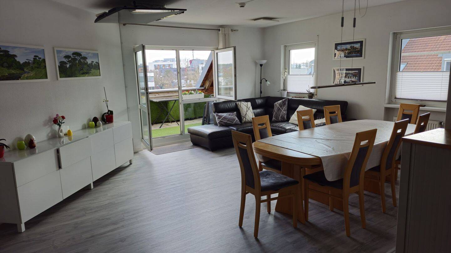 Thumbnail-Gut geschnittene 4-Zimmer-Maisonette-Wohnung mit Dachloggia und 2 Bädern in Tennenlohe - freier Ausblick