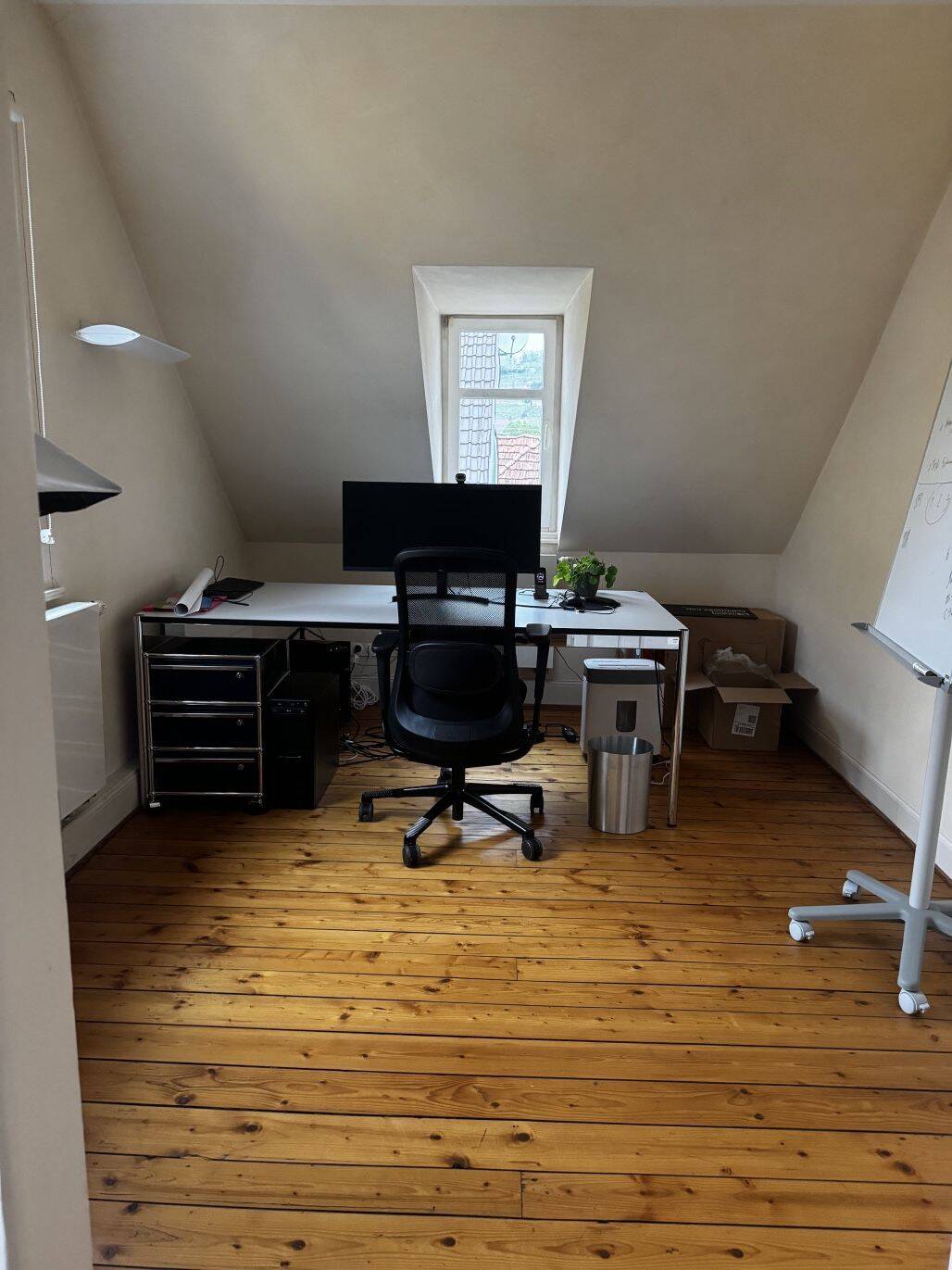 Thumbnail-Helles 11 m² Büro zur Untermiete in Asperg - flexibel & möbliert