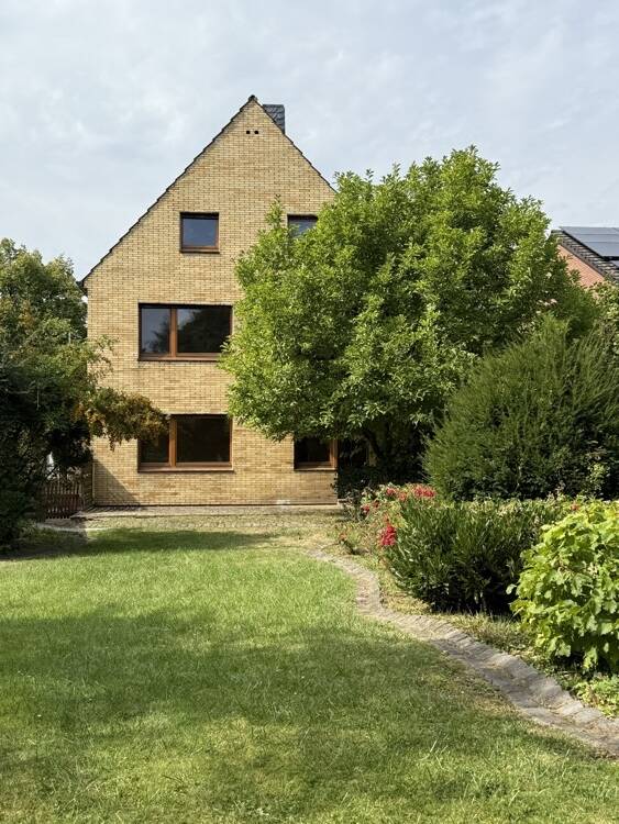 Thumbnail-Freistehendes Zwei- bis Dreifamilienhaus mit großem Garten in Aachen-Brand