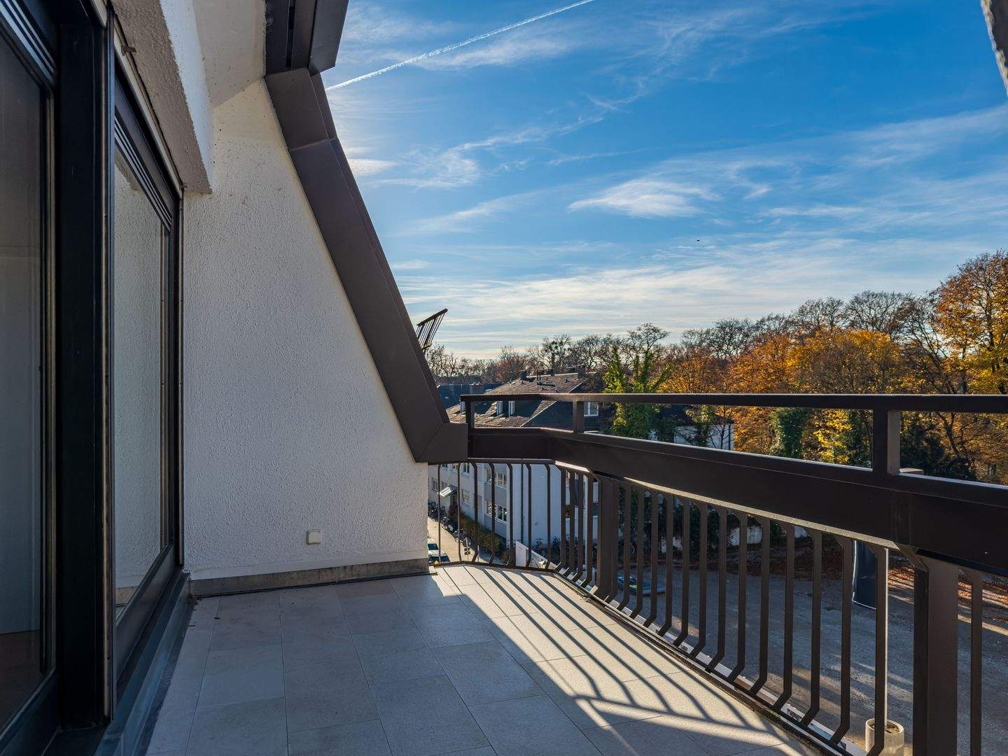 Thumbnail-Dachgeschosswohnung mit 2 Balkonen. Leben in Bestlage.