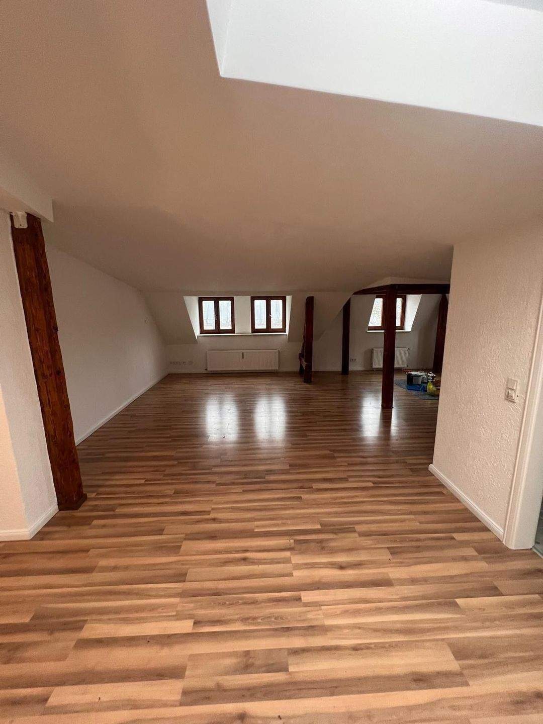 Thumbnail-sanierter DG Altbau 3-Zi mit 2 HofStellplätze