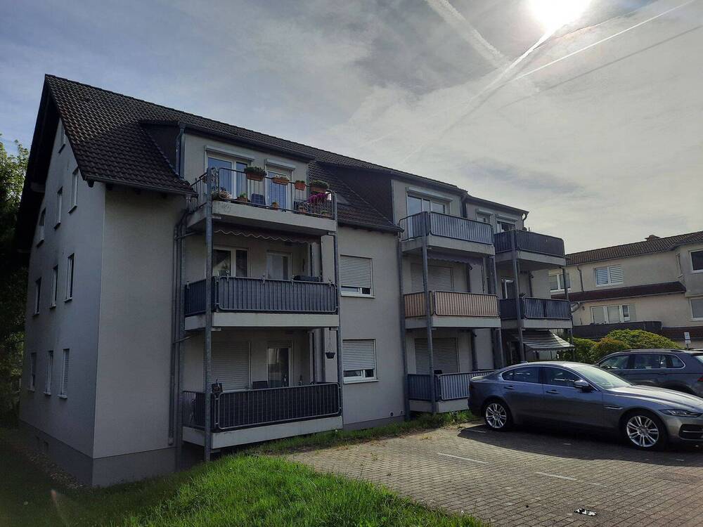 Thumbnail-*Schöne renovierte DG-Wohnung mit Balkon zum mieten*