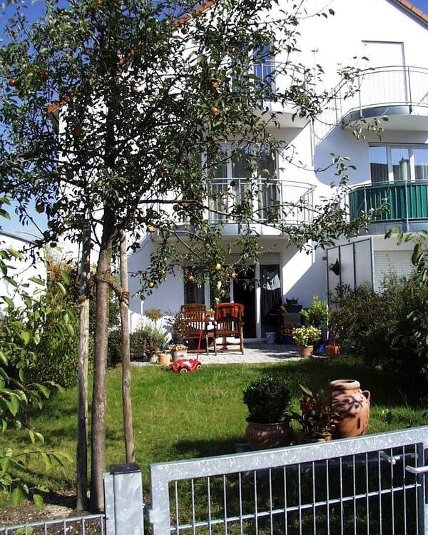 Thumbnail-Gemütliche 2-Zimmer-Wohnung in ruhigem 6-Parteien-Haus