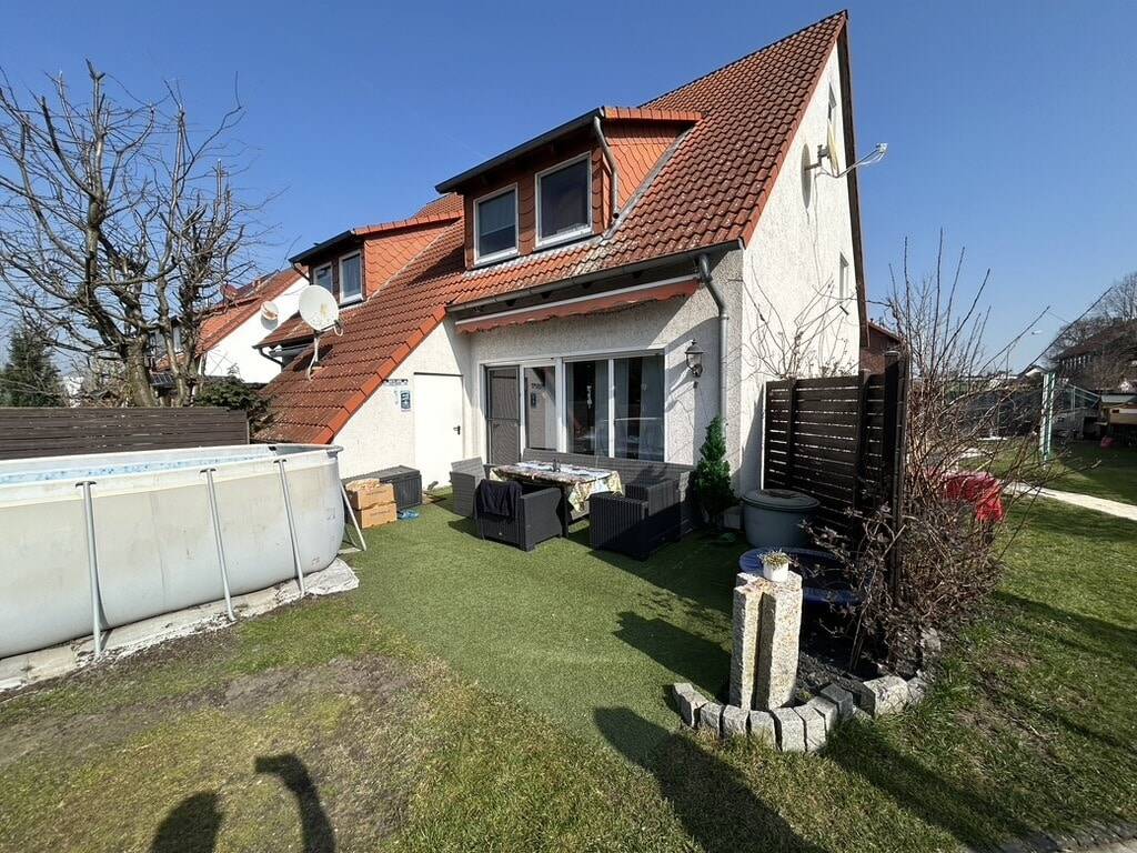 Thumbnail-Doppelhaushälfte in Cramme - vermietet, mit Garten und Entwicklungspotenzial