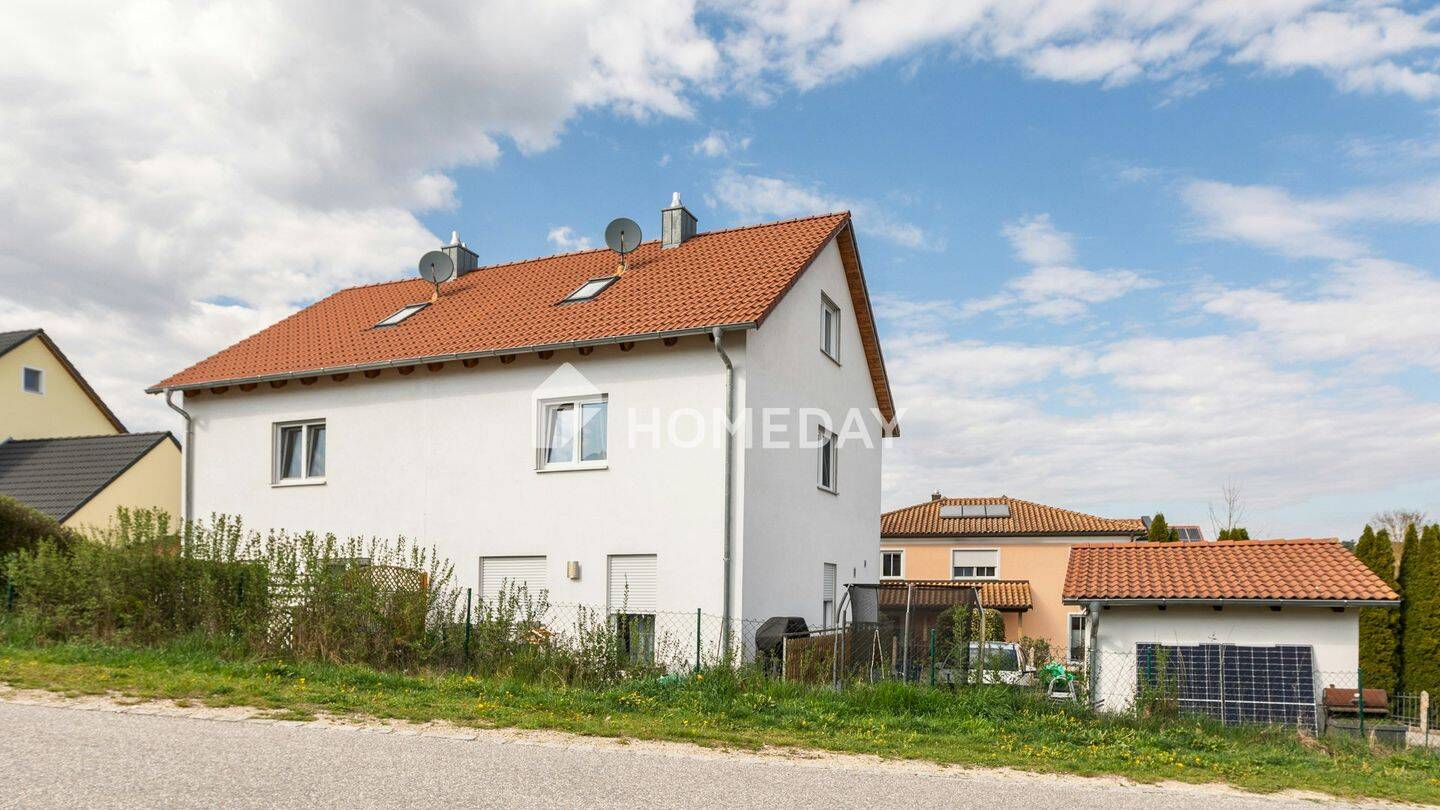 Thumbnail-Moderne Doppelhaushälfte mit Terrasse, Garage & solider Vermietung in ruhiger Lage