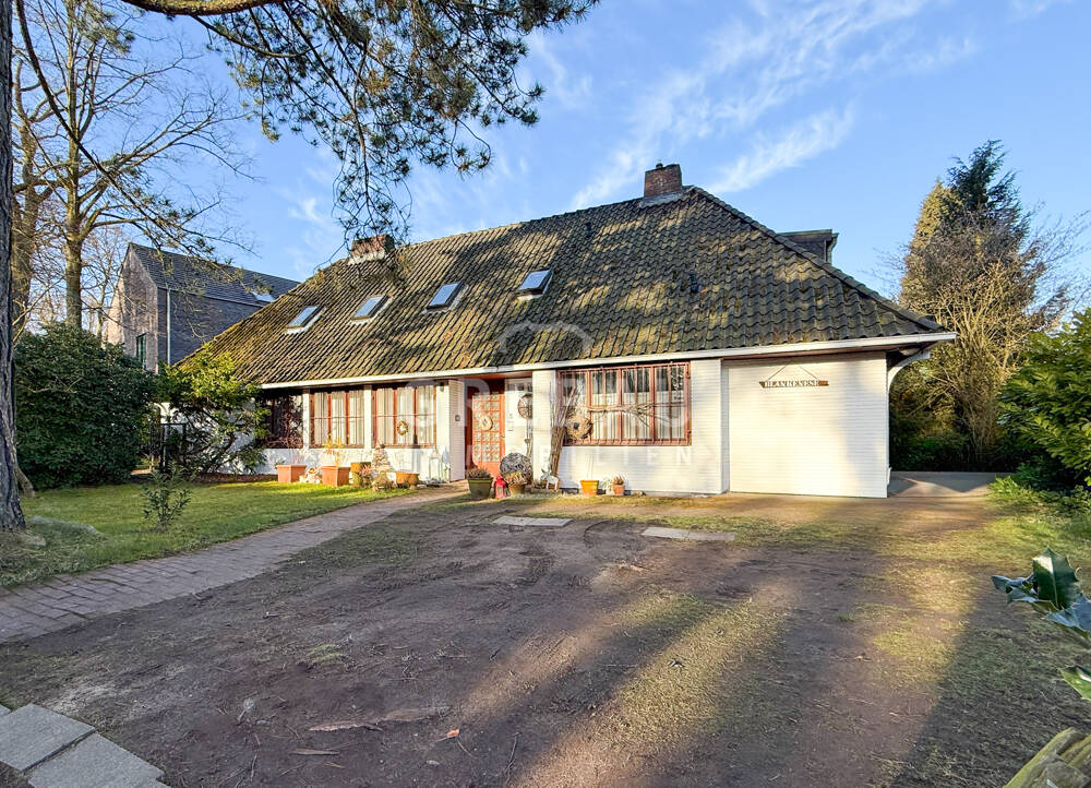 Thumbnail-Aufstockung denkbar: Herrliches Grundstück mit großem Haus in bester Villenlage von Blankenese