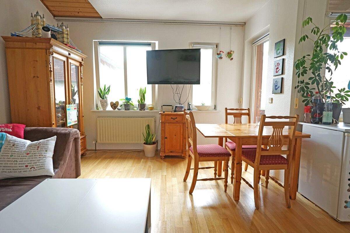 Thumbnail-VERMIETETE EIGENTUMSWOHNUNG MIT LOGGIA UND STELLPLATZ SUCHT NEUEN EIGENTÜMER