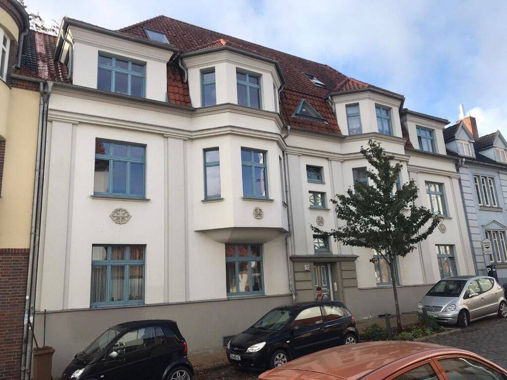 Thumbnail-Attraktive 3,5 Zimmer-Wohnung mit Balkon in der Schelfstadt zu mieten!